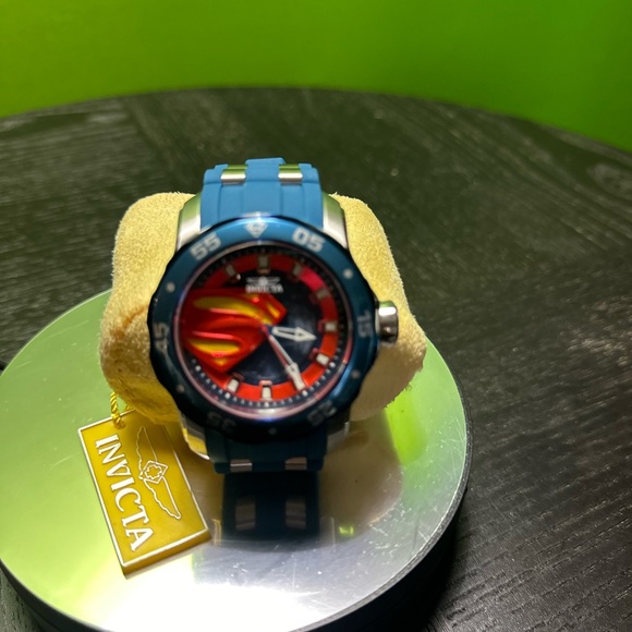 NWT Superman Invicta Watch with hard case and gift box - Picture 5 of 16